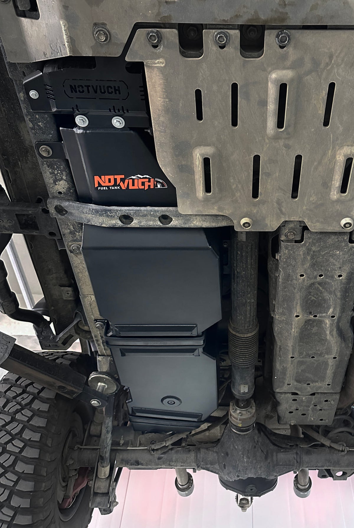 Увеличенный (основной) топливный бак 100 л на Jeep Wrangler 4xe, фото 5 из 7