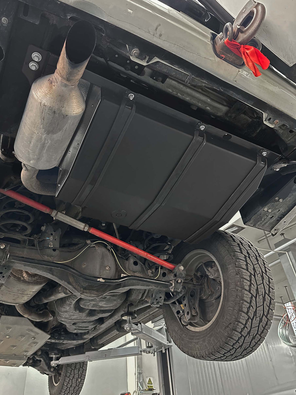 Дополнительный топливный бак 155 л на Toyota Land Cruiser 200, фото 5 из 10