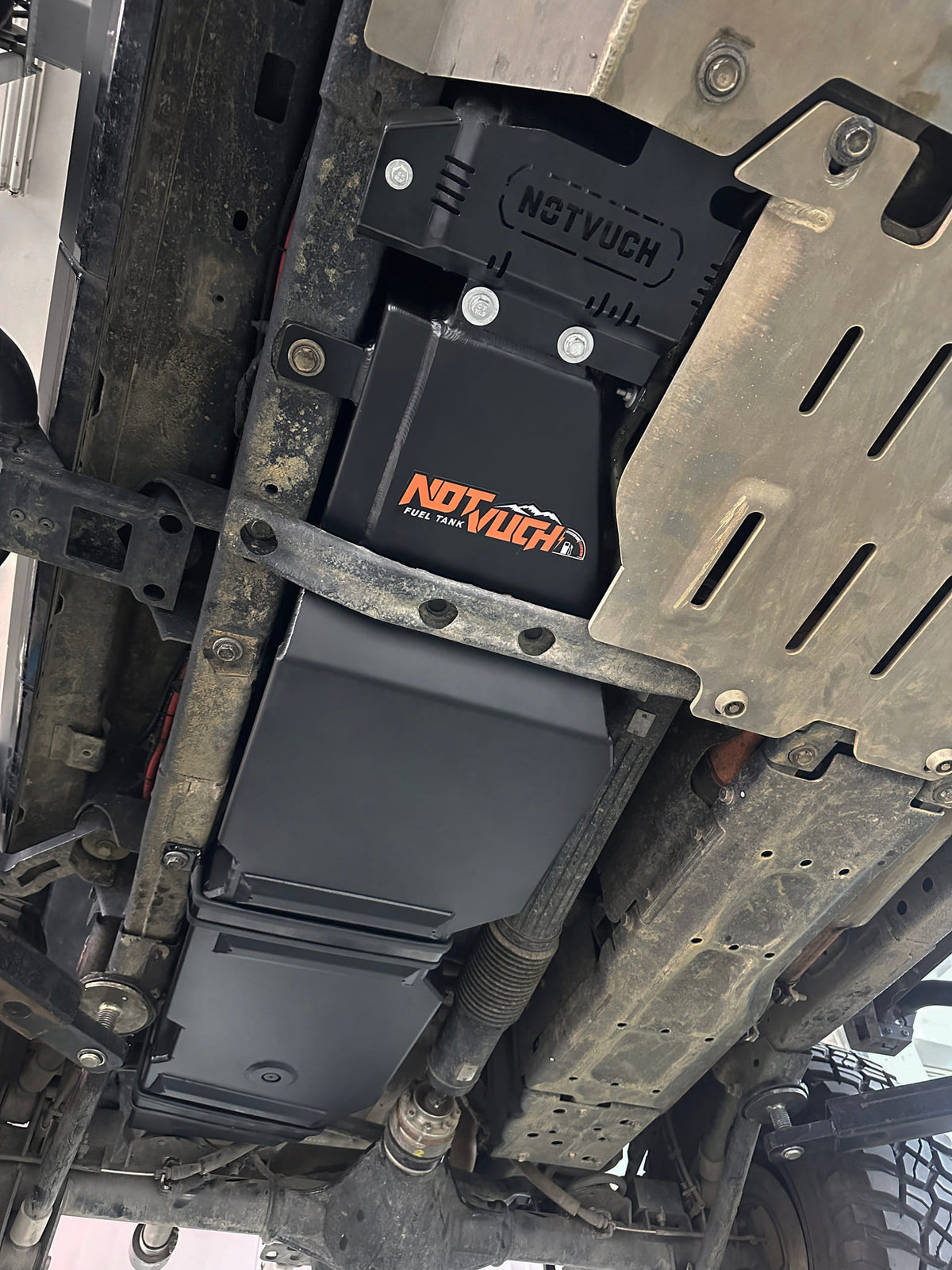 Увеличенный (основной) топливный бак 100 л на Jeep Wrangler 4xe, фото 6 из 7
