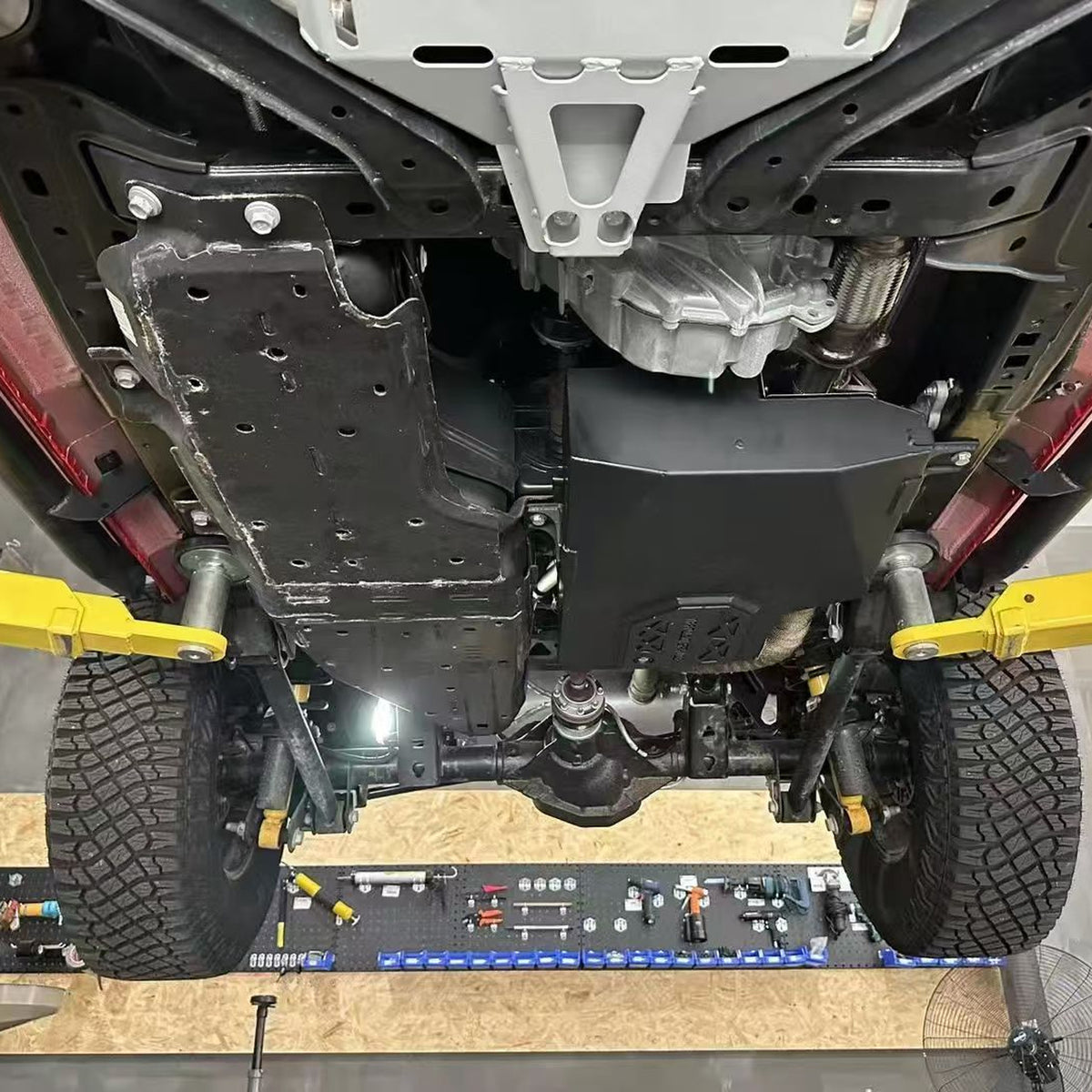 Дополнительный топливный бак 47 л из нержавеющей стали, Ford Bronco, 2 двери, двигатель 2.7