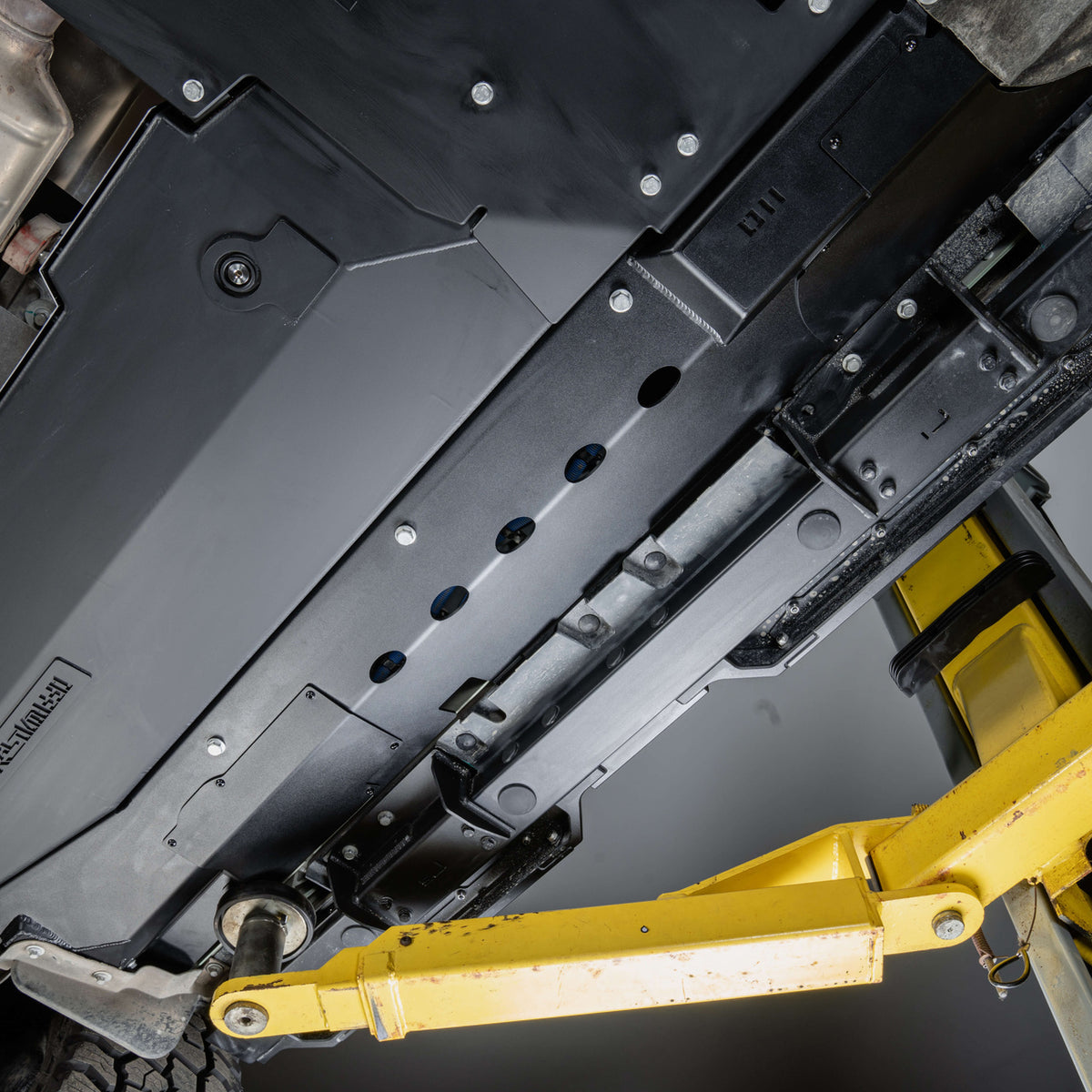 Увеличенный топливный бак 190 л из нержавеющей стали, Land Rover Defender 110 / 130, бензин, дизель (2020+)