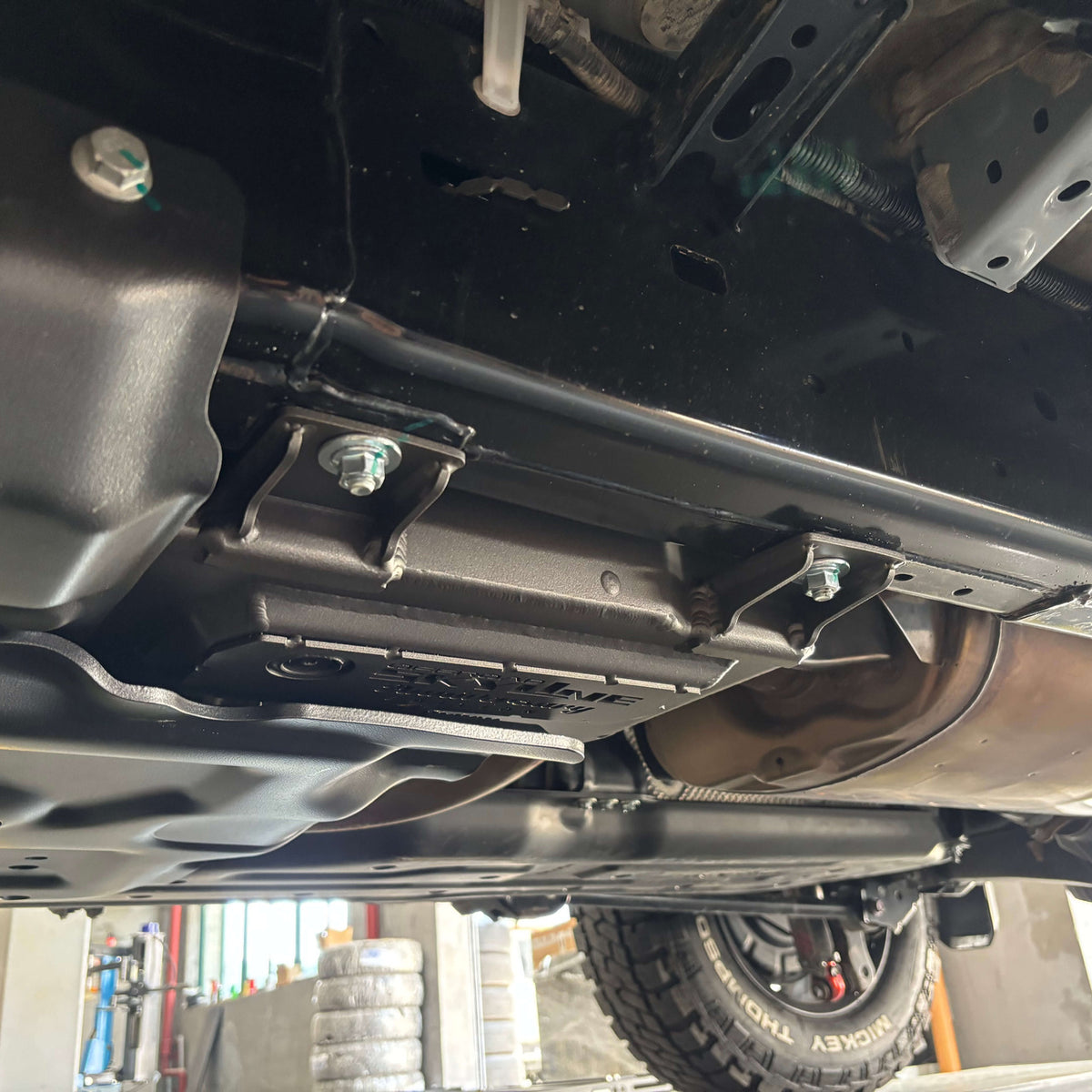 Дополнительный топливный бак 40 л из нержавеющей стали, Toyota Land Cruiser 250 (Prado), с насосом перекачки