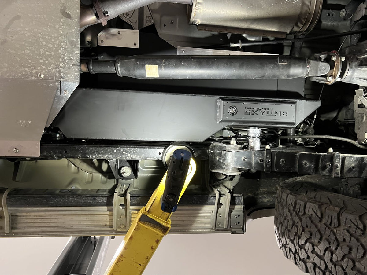 Дополнительный топливный бак 50 л из нержавеющей стали, Toyota Land Cruiser 76, бензин (2014–2024)