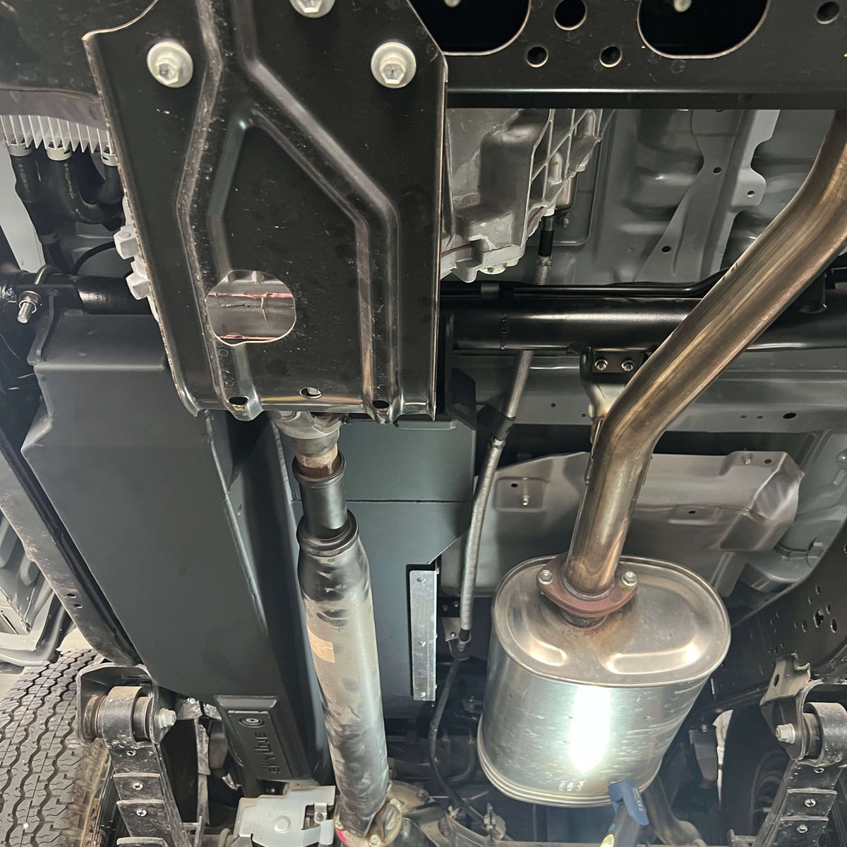 Дополнительный топливный бак 57 л из нержавеющей стали, Toyota Land Cruiser 76, дизель (2014–2023)