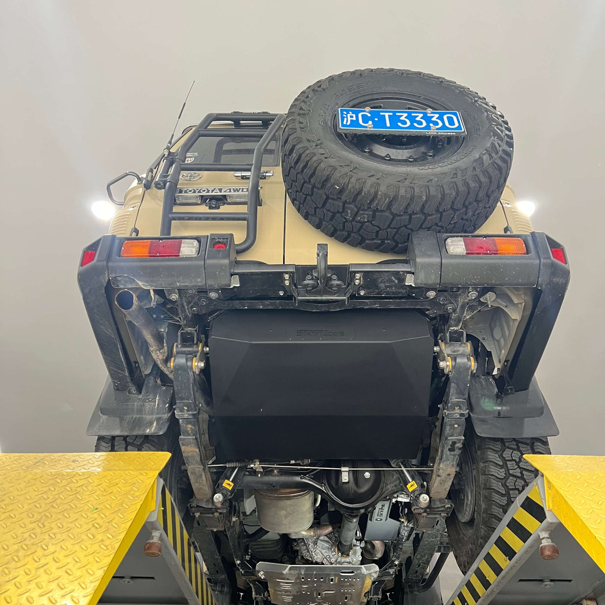Увеличенный топливный бак 180 л из нержавеющей стали, Toyota Land Cruiser 76 и 79 с двойной кабиной, бензин, дизель (2014–2024)