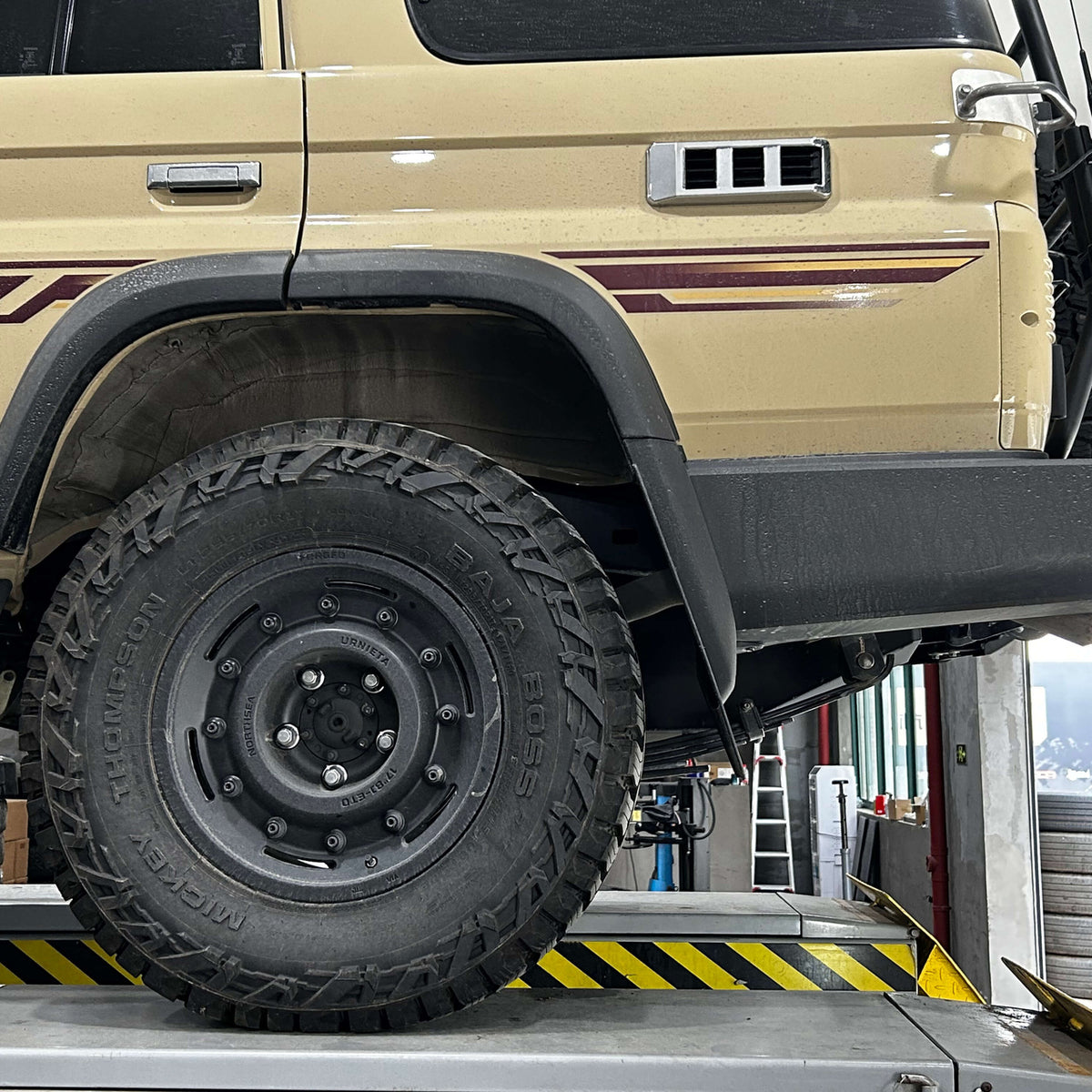 Увеличенный топливный бак 180 л из нержавеющей стали, Toyota Land Cruiser 76 и 79 с двойной кабиной, бензин, дизель (2014–2024)