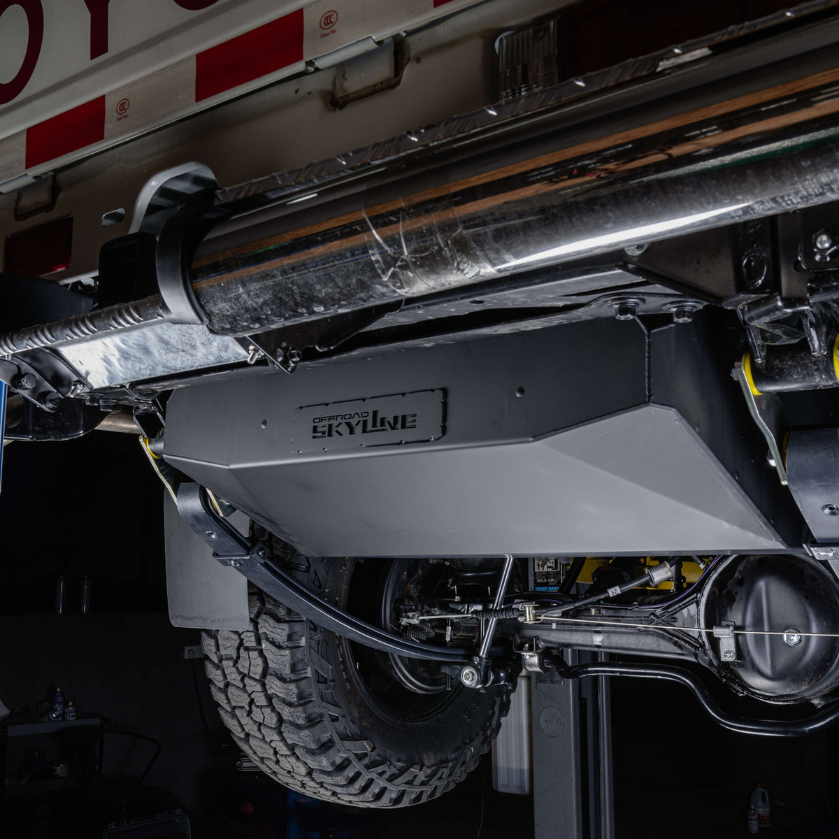 Дополнительный топливный бак 180 л из нержавеющей стали, Toyota Land Cruiser 79, одинарная кабина, бензин (2024+)